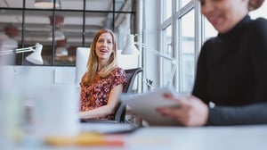 bg_office-women-chat